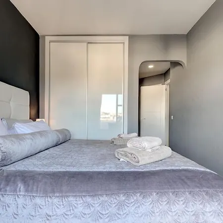 Stylish Penthouse Duplex At Matchroom Country Club Apartmán *