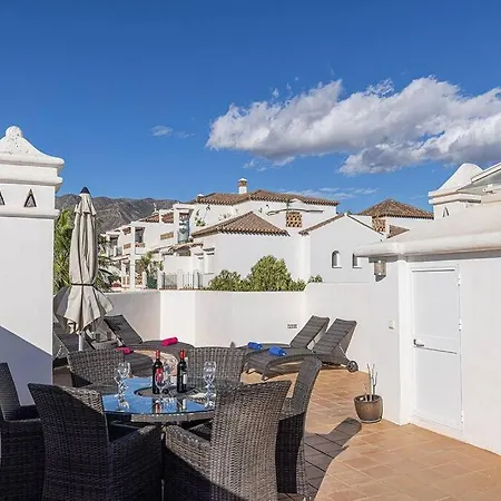 Stylish Penthouse Duplex At Matchroom Country Club Apartmán