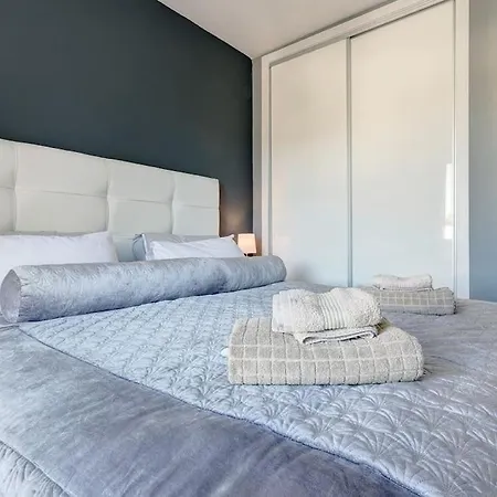 Stylish Penthouse Duplex At Matchroom Country Club Apartmán *