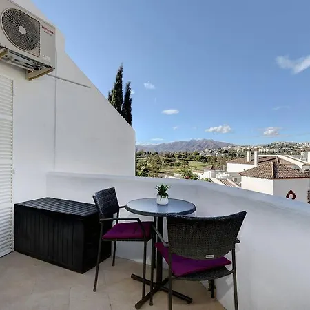 Stylish Penthouse Duplex At Matchroom Country Club Apartmán