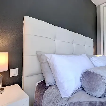 Stylish Penthouse Duplex At Matchroom Country Club Apartmán *