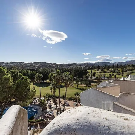 Stylish Penthouse Duplex At Matchroom Country Club *